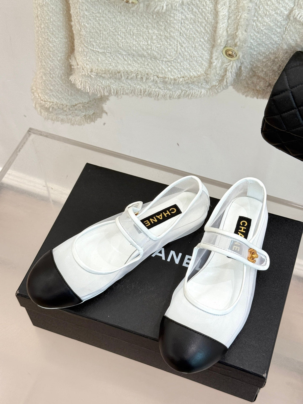 CHANEL FLAT SHOES IN WHITE MESH AND BLACK LAMBSKIN